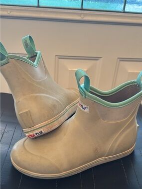 Xtratuf Rain Ankle Boots in Light grey with Mint Trim